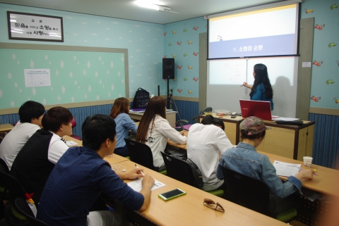 누리다문화학교 수업장면 (사진제공: 한국가족상담연구소)