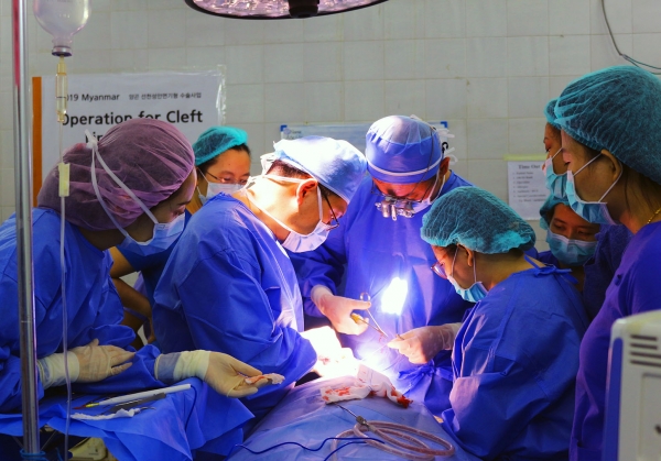 2019년 선천성 안면기형 수술 미얀마 팀