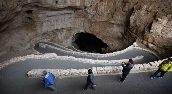미국 뉴멕시코주에 있는 칼스배드동굴(Carlsbad Cavern)의 비포장도로. (사진=(사)한국동굴연구소 제공)