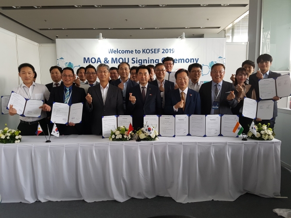 한국전력은 베트남 호치민에서 한국-베트남 스마트 전력에너지 전시회를 개최했다
