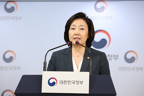 박영선 중기부 장관이 ‘제2차 특구위원회 개최결과 및 지정 특구 발표’ 기자브리핑을 하고 있다.