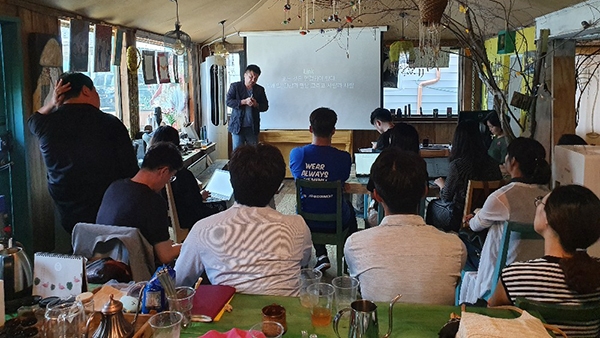 지난 8월 22일에 열린 삶기술학교 3차 청년워크숍 ‘청년들의 자립공동체’는 전충훈 공동체디자인연구소장의 강의로 진행되었다. (사진=삶기술학교 누리집)
