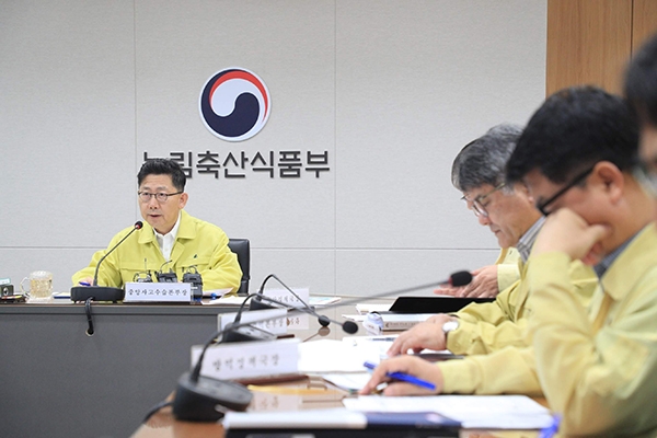 김현수 농림축산식품부 장관이 27일 정부세종청사에서 열린 방역상황 점검회의에서 발언하고 있다.