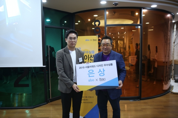 롬브는 서울산업진흥원 주관 큐레이션 by 김영세에서 은상을 수상했다
