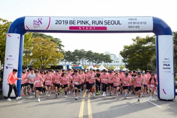 2019 비 핑크, 런 서울 행사가 진행되고 있다