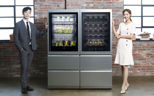 LG전자가 LG 시그니처 와인셀러와 상냉장·하냉동 냉장고를 국내에 출시했다