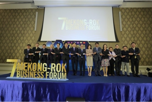 외교부는 태국 외교부와 공동으로 17일 태국 방콕에서 한국과 메콩지역 5개국의 중소기업 경제인들과 공무원 등 100여 명이 참석한 가운데 ‘제7차 한-메콩 비즈니스포럼’을 개최했다고 밝혔다.(사진=외교부)