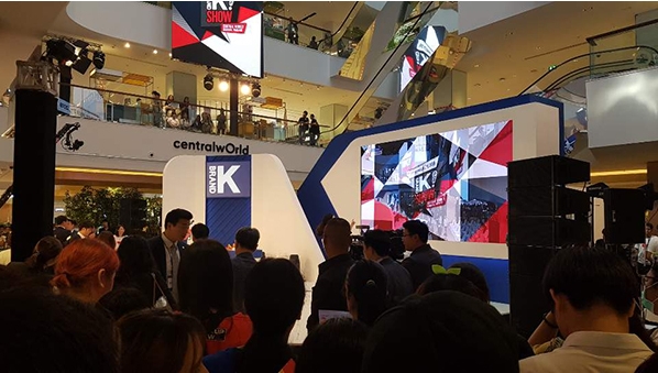 지난 9월 브랜드K 런칭쇼가 열린 태국 방콕 쇼핑몰 센트럴월드가 사람들로 북적이고 있다.(사진=중소벤처기업부)
