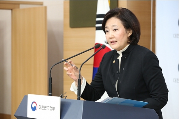 박영선 중기부 장관이 국내 11번째 유니콘기업 등재와 관련해 브리핑을 하고 있다.(사진=중소벤처기업부)