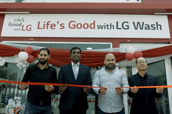 LG전자가 나이지리아 카노주에 위치한 LG 브랜드샵의 일부 공간에 무료 세탁방인 ‘라이프스 굿 위드 LG 워시’를 열었다