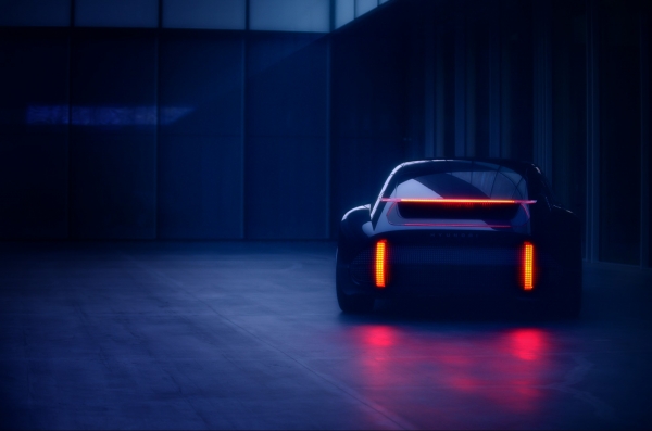 현대자동차가 미래 디자인의 방향성을 담아낸 새로운 EV 콘셉트카 프로페시의 티저 이미지를 공개했다
