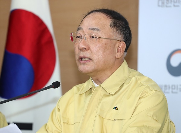 홍남기 부총리 겸 기획재정부 장관은 20일 서울 세종대로 프레스센터에서 열린 외신 간담회에서 발언을 하고 있다.