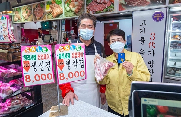 대전 대덕구에서 운영하는 ‘중리전통시장 삼겹살 DAY’. (사진=행정안전부 제공)