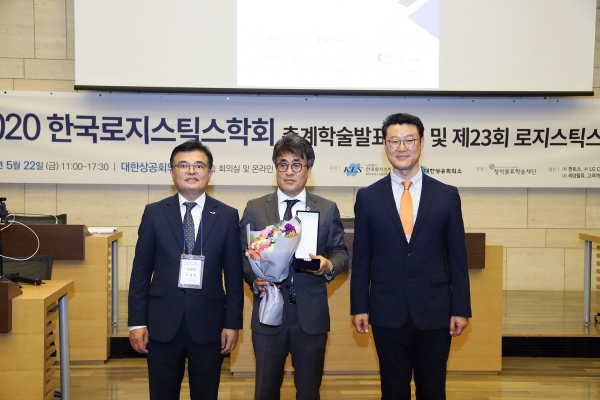 태웅로직스가 한국로지스틱스대상을 수상했다. 사진 왼쪽부터 두 번째 태웅로직스 조용준 부사장