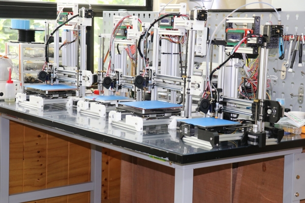 3D창의융합센터의 교육용 3D 프린터