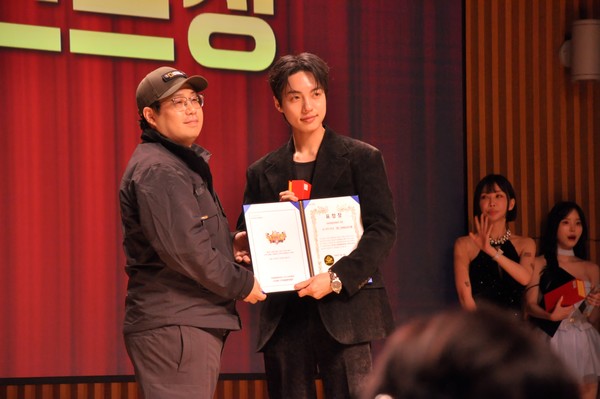 DJ DANIELLE이 제13회 한류힙합문화대상 시상식에서 ‘DJ 아티스트상’을 수상했다.[한류힙합문화대상 제공]