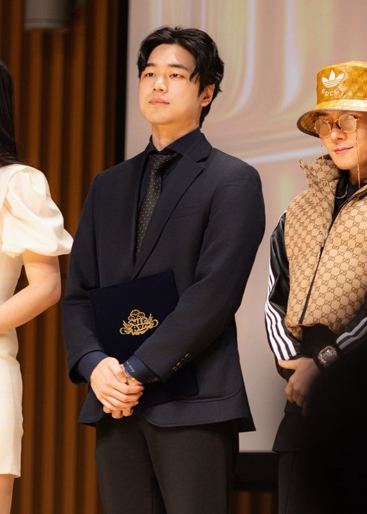 송용석 작가가 제13회 한류힙합문화대상 시상식에서 ‘힙합문화교류 공헌상’을 수상했다.[한류힙합문화 제공]