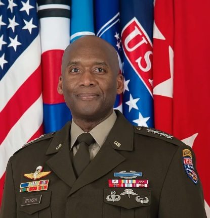 "대비 태세의 유지와 관련해 사과하지 않는다”고 전한 제이비어 브런슨 주한미군 사령관