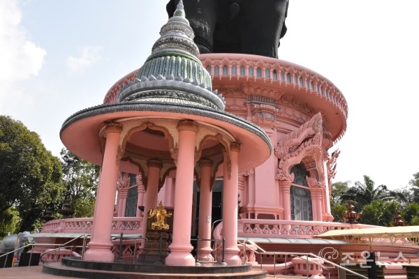 삼두코끼리 하부에 위치한 에라완 박물관 외부전경[조은뉴스 촬영]